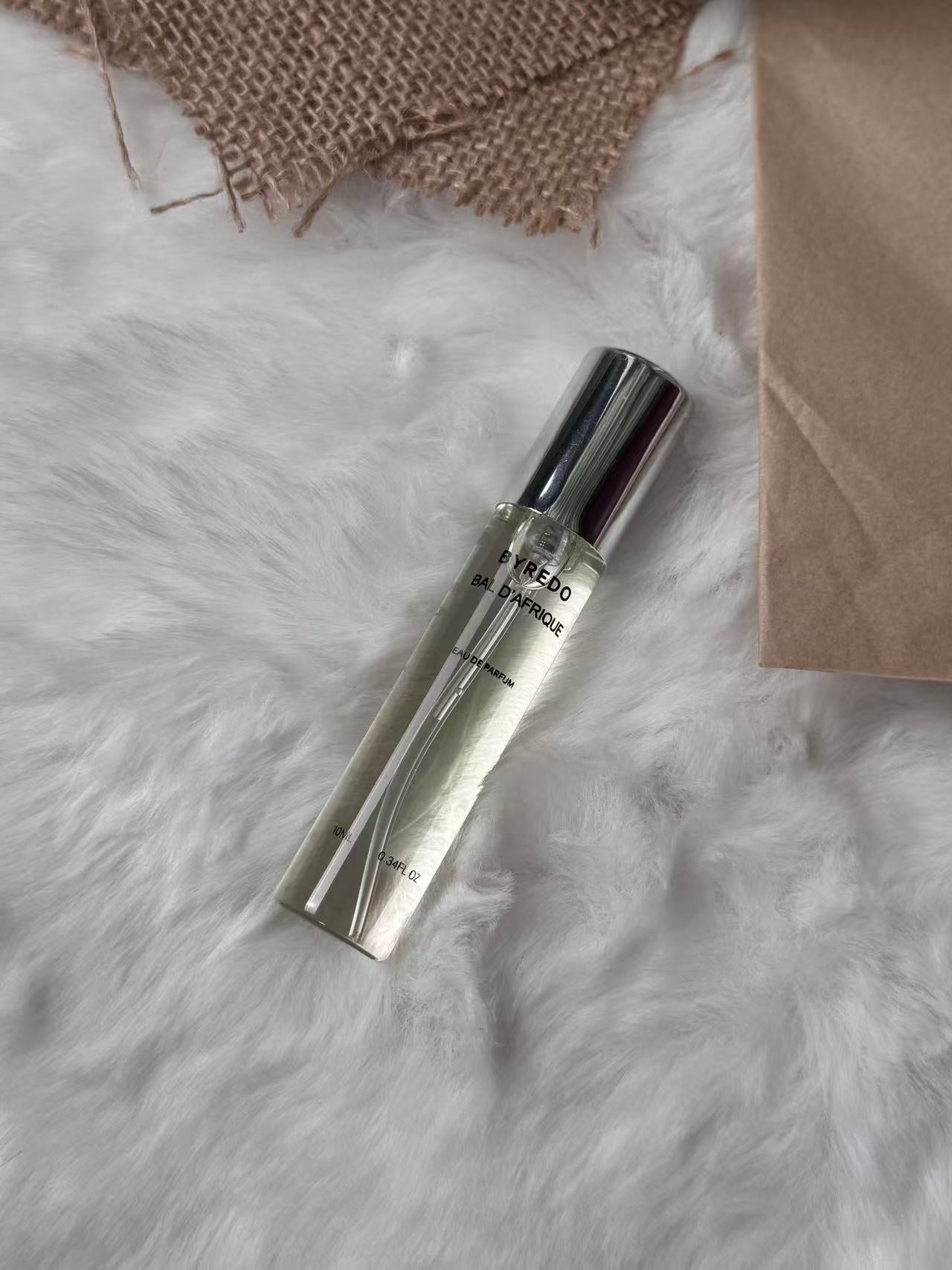 Combination perfume sample set for trial