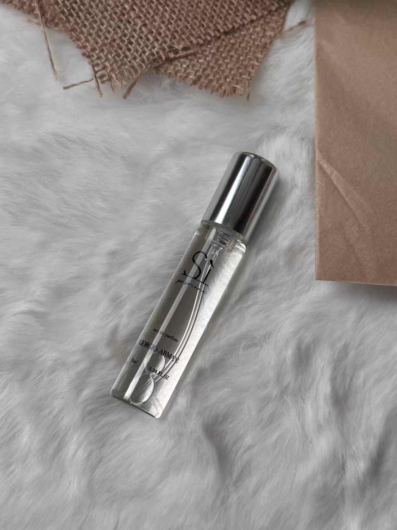 Combination perfume sample set for trial