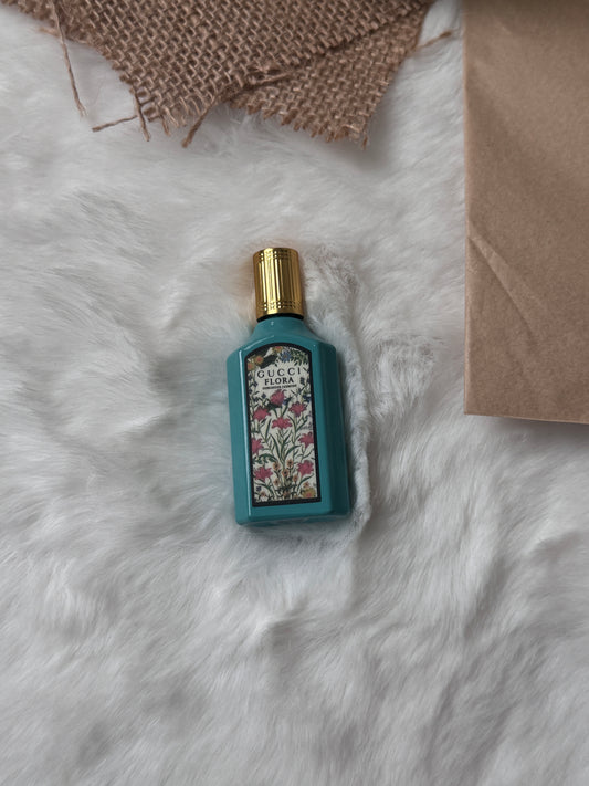 Combination perfume sample set for trial